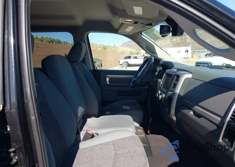 2018 Ram 1500 Big Horn 4X4 5'7 Box z USA, uszkodzony, nr VIN 1C6RR7LT6JS323705